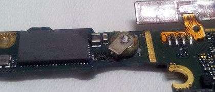 Close-up of the leaky battery BAT500 and the WiFi chip on its left.